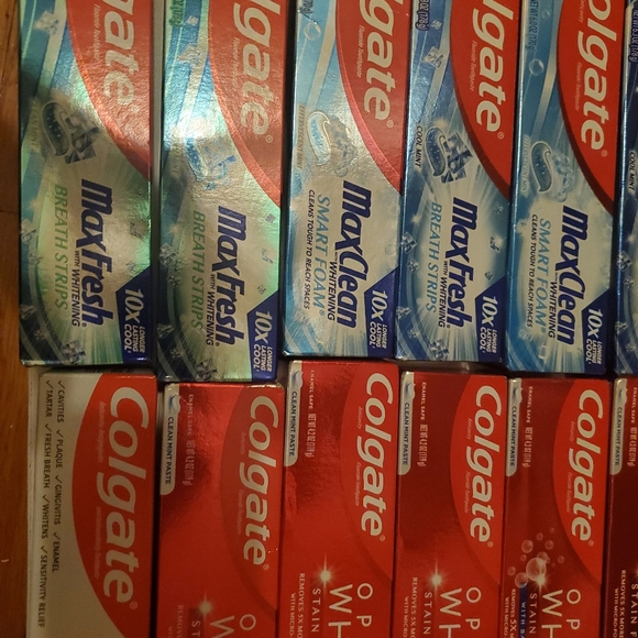 Colgate thoothpaste - Picture 5 of 6